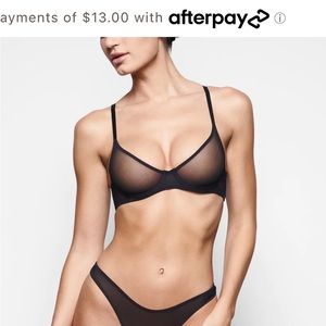 SKIMS ULTRA FINE UNDERWIRE SCOOP BRA ONYX